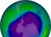 Una imagen de satélite de la capa de ozono de la tierra sobre la Antártica.