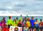 Algunos de los integrantes del grupo República Biker tras realizar la ruta en la Península.