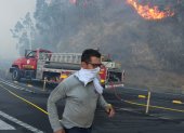 Un incendio forestal afecta a Guápulo, en Quito, la tarde de este martes 24 de septiembre del 2024.