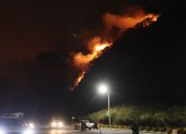 El incendio en Guápulo se propagó hacia el parque Metropolitano y alcanzó el sector de Bellavista.