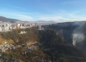 Imágenes aéreas de los Bomberos captaron parte de la zona devastada por el incendio en Guápulo, en Quito.