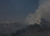 Incendio forestal en el ingreso a Guápulo, en Quito.