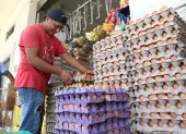 Tienda. La cubeta de huevo alrededor del mercado de la Pedro Pablo Gómez está a 3,50. Pero los comerciantes advierten que va a subir.
