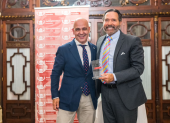 Carlos Ortega Maldonado, Canciller de la UEES, recibe en Sevilla el reconocimiento de Innovatec 2024.