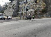 En el sector del Sena, sur de la ciudad, los agentes de tránsito se encuentran gestionando el tránsito