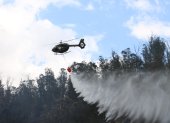 tras cuatro días de incendios en Quito, los Bomberos lograron controlar las llamas