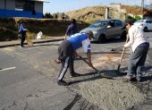 Labor. Los vecinos de cuatro barrios del norte de Quito se unieron para arreglar calles dañadas.