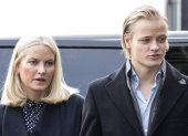 Marius Borg Høiby con su madre.