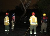 Incendio forestal en la avenida del Bombero con sentido hacia Vía a la Costa.