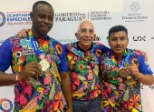 Yandry Cortez (i) y Alejandro Yauri (d) dieron las primeras medallas a la delegación ecuatoriana en la cita sudamericana de Olimpiadas Especiales, en Paraguay.