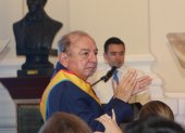 El padre del presidente, Álvaro Noboa, aplaude en cada pausa del discurso de su hijo, Daniel Noboa.