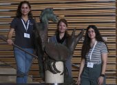 Las investigadoras de la NASA vinculadas a programas sobre los océanos Laura Lorenzoni (c) y Violeta Sanjuan (i), acompañadas por la estudiante del programa de doctorado de Oceanografía, Física y Cambio Global de la Universidad de Las Palmas de Gran Canaria, Marina Gutiérrez
