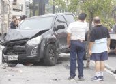 Agentes de tránsito acudieron al sitio para investigar lo ocurrido. Los vehículos luego fueron retirados en grúas.