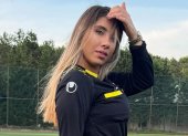 Elif Karaarslan primero fue jugadora de fútbol hasta los 16 y ahora es arbitra.