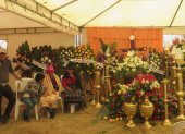 Despedida. Los amigos más cercanos mantuvieron durante varias horas en el velorio del ícono de Chimborazo.