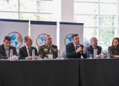 El ministro de Defensa de la Nación, Luis Petri (3d), habla en una conferencia de prensa este lunes en Buenos Aires (Argentina).
