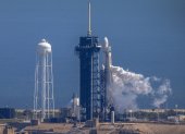 Titusville (United States), 14/10/2024.- NASA"s SpaceX Europa mission on a SpaceX Falcon Heavy rocket is venting befote lift off from Launch Complex 39A, at the agency"s Kennedy Space Center in Cape Canaveral, Florida, USA, 14 October 2024. According to NASA, Europa Clipper is the first mission designed to conduct a detailed study of Jupiter"s moon named Europa, since there is scientific evidence that the ingredients for life may exist on Europa right now. The spacecraft will travel 1.8 billion miles (2.9 billion km) to reach Jupiter in April 2030. It will orbit Jupiter, and conduct 49 close flybys of Europa. EFE/EPA/CRISTOBAL HERRERA-ULASHKEVICH