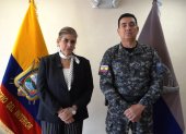La ministra del Interior, Mónica Palencia, junto a Fausto Buenaño, comandante general subrogante de la Policía Nacional.