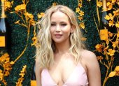Está casada con  Cooke Maroney.  (Foto de Greg Allen / Invision / AP) 2019 Veuve Clicquot Polo Classic |





Jennifer Lawrence attends the 12th annual Veuve Clicquot Polo Classic at Liberty State Park on Saturday, June 1, 2019, in New Jersey. (Photo by Greg Allen/Invision/AP) 2019 Veuve Clicquot Polo Classic