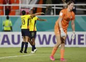 Jugadoras de Ecuador celebran la victoria ante Nueva Zelanda en la Copa Mundial Femenina sub-17 en el estadio Cibao en Santiago de los Caballeros (República Dominicana)