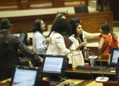Paola Cabezas, asambleísta del correísmo, al final de la sesión del Pleno