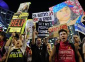 En Tel Aviv, ciudadanos protestan por el cese al fuego y liberación de rehenes.