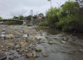 El río Tomebamba continúa en estiaje pese a la lluvia.