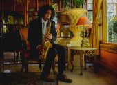 El saxofonista explora los sonidos autóctonos con el jazz.