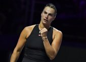 Aryna Sabalenka celebra tras vencer a Qinwen Zheng de China, una de las tres victorias en los 5 partidos disputados que le dieron el pase a la siguiente fase.