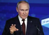 El presidente ruso, Vladímir Putin, pronuncia su discurso durante la sesión plenaria de la XXI reunión anual del Club de Debate Valdái titulada "¿Sobre qué base se puede lograr una paz duradera? Seguridad común e igualdad de oportunidades para el desarrollo en el siglo XXI", en Sochi, región de Krasnodar (Rusia), el 7 de noviembre de 2024. La reunión anual del Club de Debate Valdái se celebra del 4 al 7 de noviembre.
