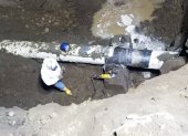 Los trabajadores de la Epmaps soldaron la tubería que se rompió y dejó sin agua a Tumbaco y Cumbayá.