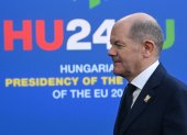 El canciller alemán Olaf Scholz llega a una cumbre informal del Consejo Europeo en el Estadio Puskas en Budapest, Hungría, el 08 de noviembre de 2024.