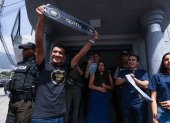 Richie levanta la cinta de apertura de la tienda ubicada en la Av. Amazonas y Río Cofanes, junto a la plaza de toros Quito.