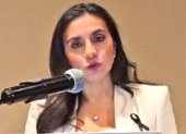La vicepresidenta de la República, Verónica Abad, durante su pronuciamiento.