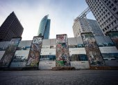 Partes del muro original en la plaza Potsdamer en Berlín, Alemania.