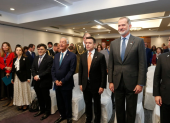 El presidente Daniel Noboa estuvo acompañado del mandatario de Portugal, Marcelo Rebelo de Sousa, (i) y el rey Felipe VI de España (d).