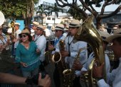 Diversión. La Banda Municipal llegó a Urdesa Central y tocó canciones alusivas a Guayaquil y otras que pusieron a todos a bailar.