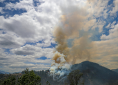 Fotografía de archivo de uno de los incendios forestales que han azotado este año a Ecuador.