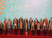 Los líderes de las economías APEC posan para la foto oficial