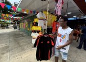En Barranquilla ya se empieza a sentir el ambiente del juego de eliminatorias ante Ecuador. Las camisetas de la selección cafetera aparecen en los alrededores del estadio.