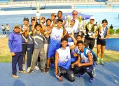 La delegación masculina del Vicente Rocafuerte que campeonó en el Intercolegial.