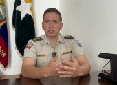 Eduardo Aguirre, jefe de la gestión operativa del distrito Samborondón de la Policía Nacional, señala que los guardias de seguridad deben tener más cuidado al dejar ingresar vehículos.