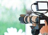 Según las denunciantes, el joven las habría manipulado para obtener fotografías y acceso a sus cuentas de iCloud.