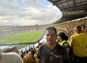 Luis Alberto Vera fue uno de los pocos ecuatorianos en medio de la “marea” de hinchas colombianos, el martes, en la localidad Sur Alta del estadio Metropolitano.