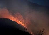 Los incendios forestales no cesan y complican el acceso a servicios básicos como el agua potable.