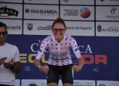Esther Galarza celebró estar a poco de llevarse la Vuelta Ciclística Femenina.