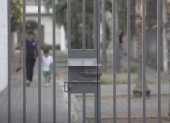 Temor. Los residentes solo salen con lo esencial y se mantienen alerta en caso de posibles ataques.