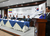 La firma del convenio se dio en la Cámara de Industria de Cuenca y contó con la presencia de los ministros de Finanzas, Obras Públicas y de la Secretaria de Inversiones Público- Privadas.