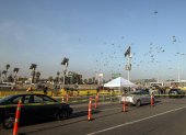 Personal de la Guardia Nacional realiza un operativo de revisión vehicular en el puerto internacional de San Ysidro, este jueves, en la ciudad de Tijuana, estado de Baja California (México).