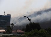 Largas columnas de humo han sido visibles en el norte de Guayaquil debido al incendio.